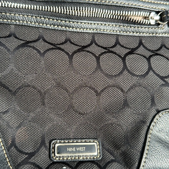 Nine West purse! Great condition! - Picture 2 of 2
